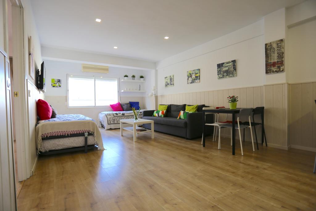 Larios Centro Las Flores Apartment มาลากา ภายนอก รูปภาพ
